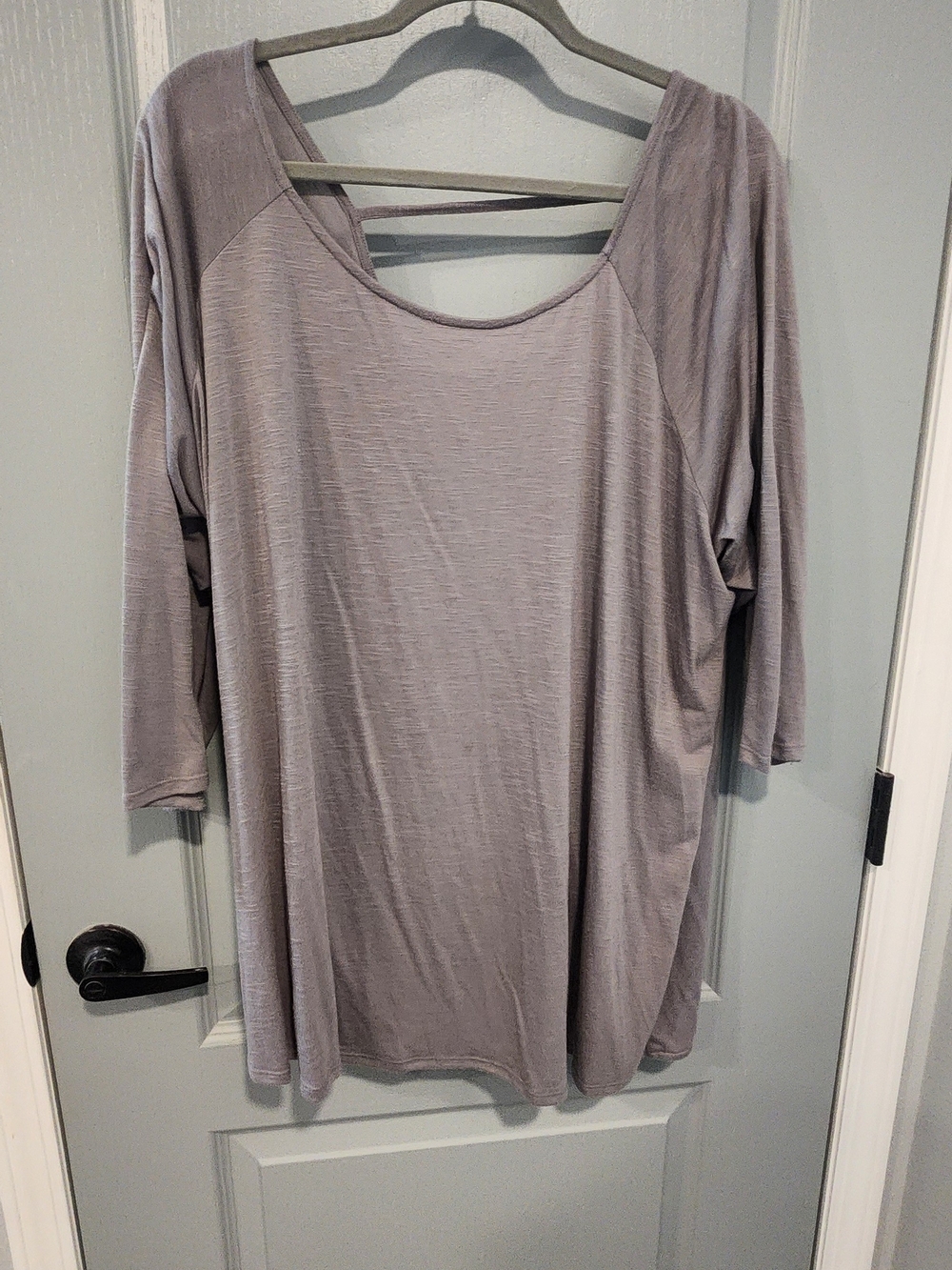 Women's Light Gray Scoop Neck 3/4 Sleeve Top